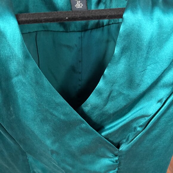 Elegant short sleeves blouse Banana Republic. 95% silk. V neck. Size 2P. - Picture 2 of 13